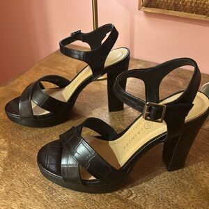 ✨FINAL SALE PRICE✨CHINESE LAUNDRY Croc Embossed Platform Heels